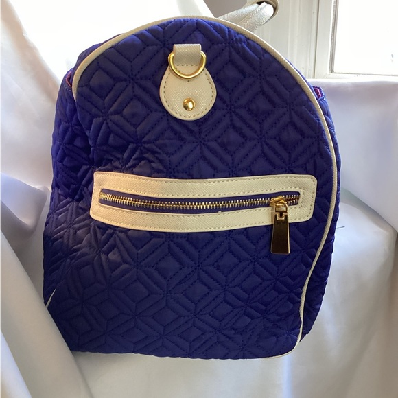 Adrienne Vittadini Diamond quilted travel bag - Picture 3 of 10